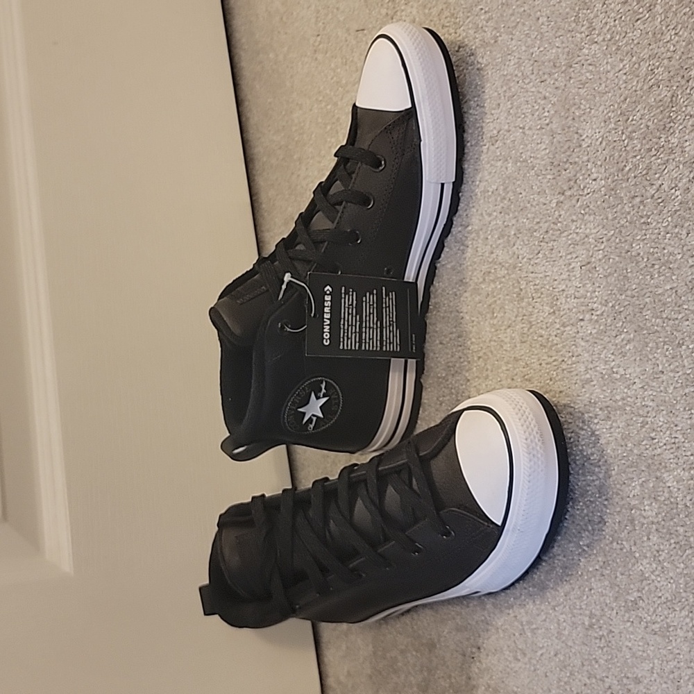 Converse all-star sneaker/boot